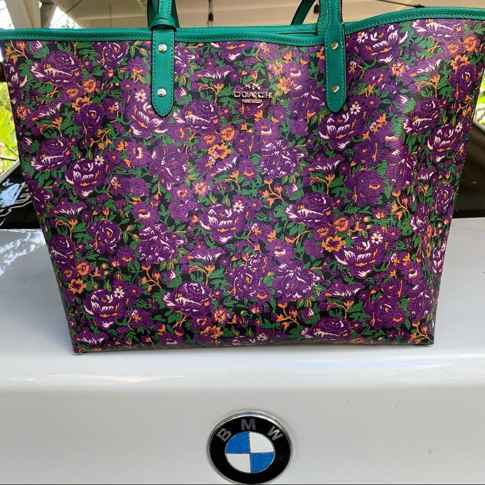 Coach🐎 Reversible City Tote